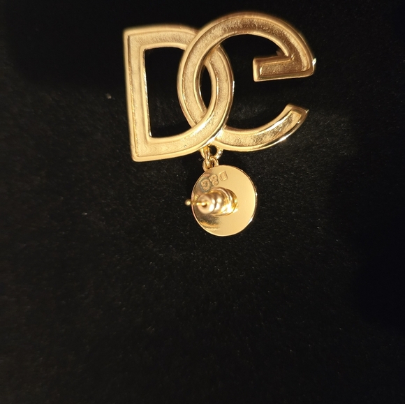 D&G 18kgp Elegant Gold and Pearl Earrings - Picture 8 of 9